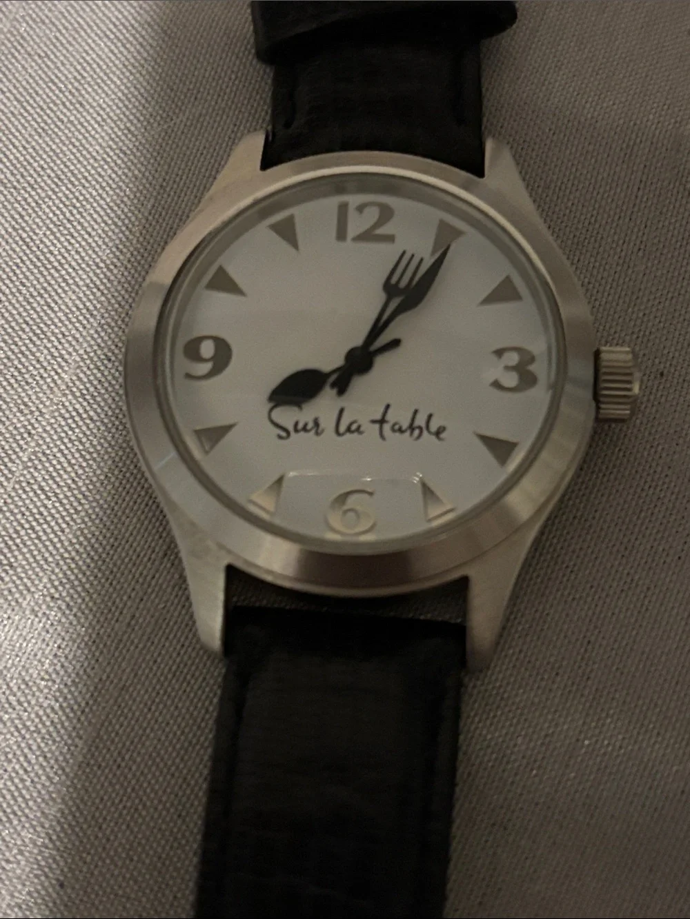 Sur La Table wristwatch